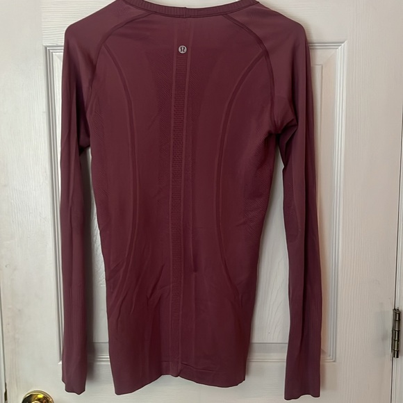 Swiftly tech long sleeve 2.0 lululemon hip length - Picture 2 of 4